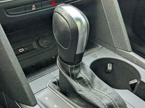 Used 2021 Volkswagen Atlas Cross Sport SE w/ Panoramic Sunroof Package image 8