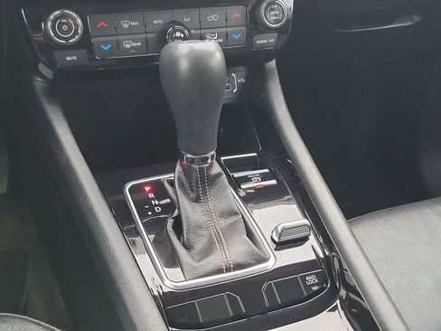 Used 2022 Jeep Compass Limited image 17