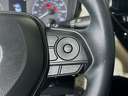 Used 2025 Toyota Corolla LE image 17