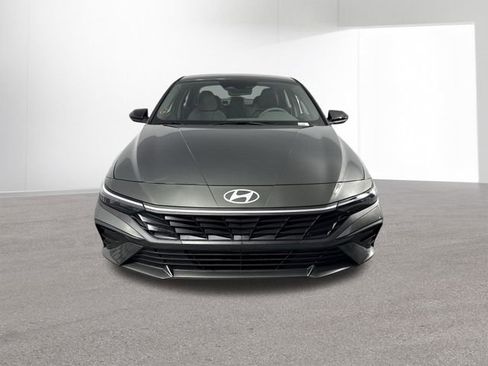 Used 2025 Hyundai Elantra Sport FWD image 4