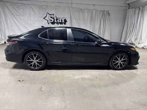 Used 2021 Toyota Camry SE FWD image 8