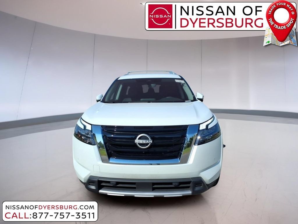 Used 2025 Nissan Pathfinder SL FWD image 8