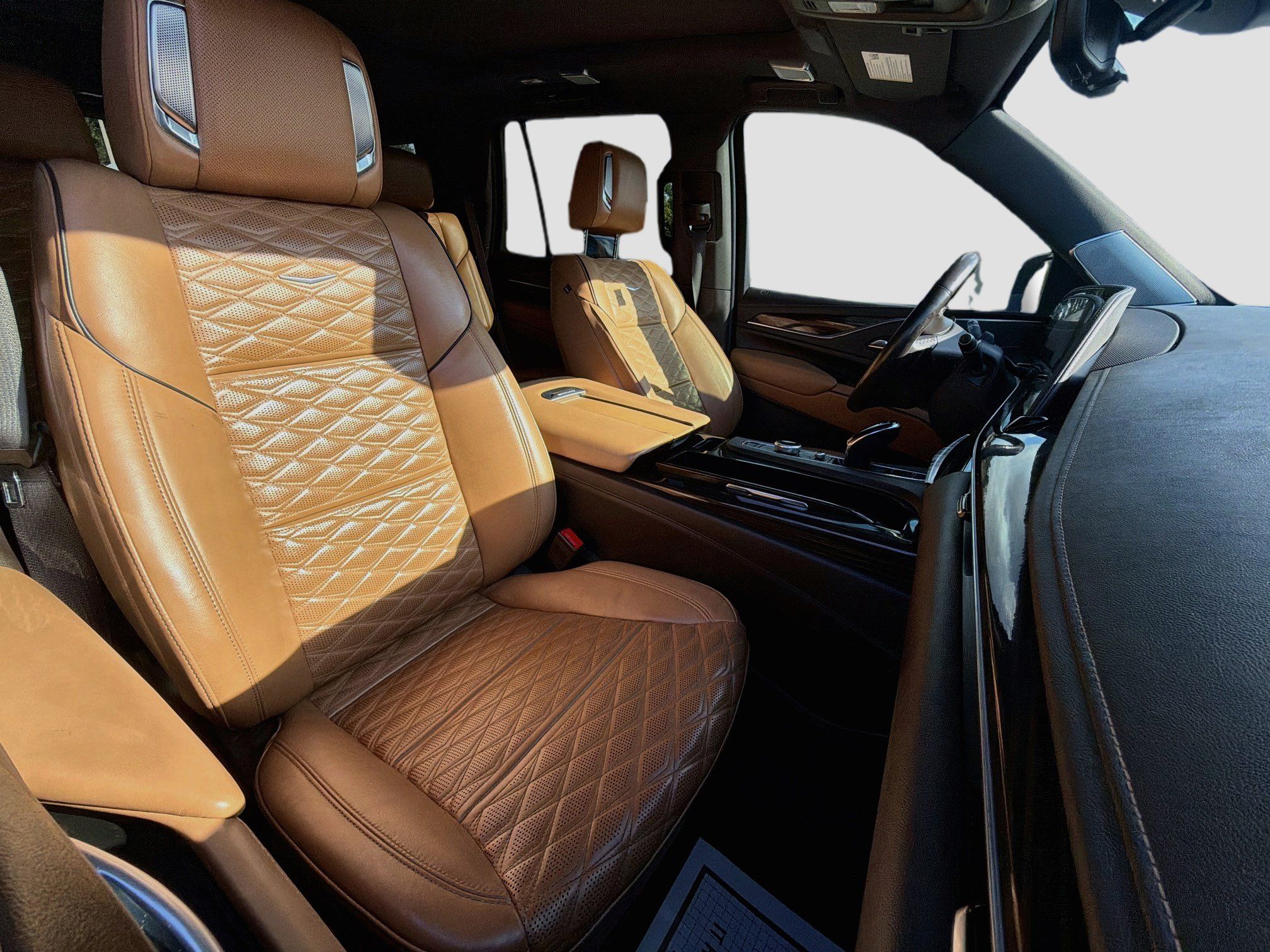 Used 2022 Cadillac Escalade Premium Luxury w/ Performance Package AWD/4WD image 16