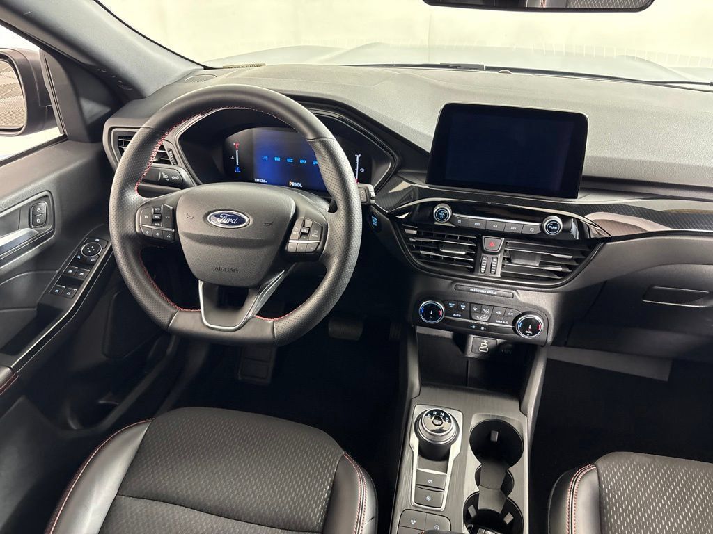 Used 2025 Ford Escape ST-Line FWD image 2