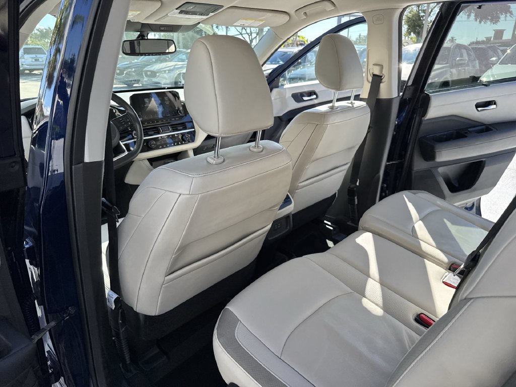 Used 2022 Nissan Pathfinder SL w/ SL Black Package AWD/4WD image 34