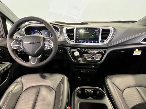 New 2026 Chrysler Pacifica Select image 15