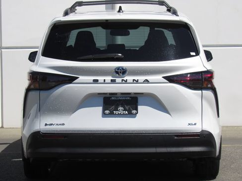 Certified 2025 Toyota Sienna XLE w/ XLE Plus Package AWD/4WD image 7
