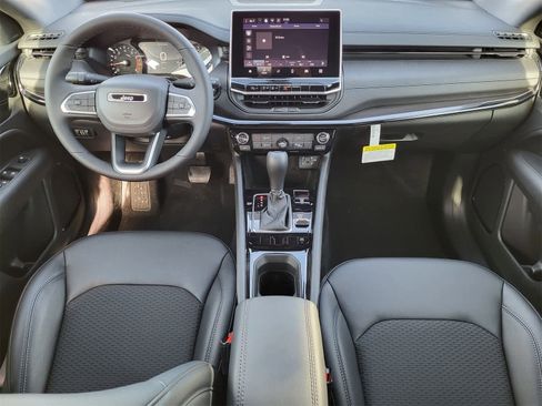 New 2026 Jeep Compass Latitude image 18