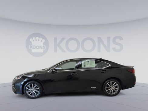 Used 2017 Lexus ES 300h w/ Luxury Package FWD image 7
