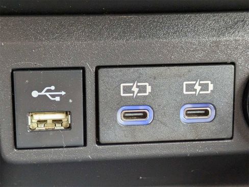 Used 2022 Toyota Highlander LE image 22