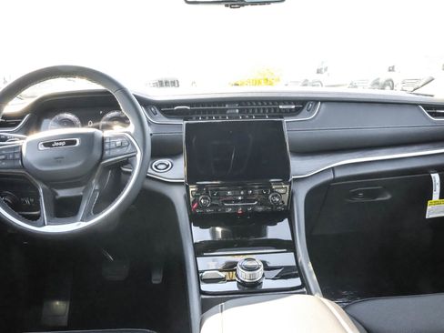 New 2025 Jeep Grand Cherokee L Limited w/ Black Appearance Package image 17