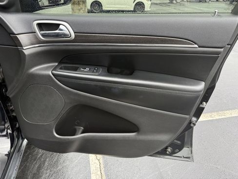Used 2018 Jeep Grand Cherokee Limited w/ Luxury Group II image 40