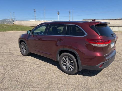 Used 2017 Toyota Highlander XLE image 5