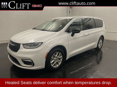 Used 2024 Chrysler Pacifica Touring-L
