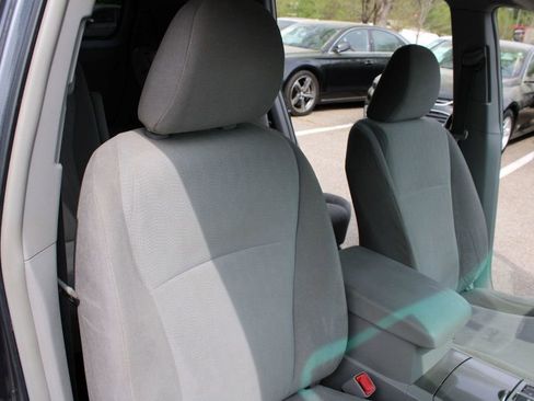 Used 2013 Toyota Highlander Plus w/ Cold Weather Pkg image 24