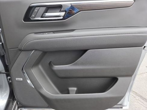 New 2025 Chevrolet Suburban Premier image 29