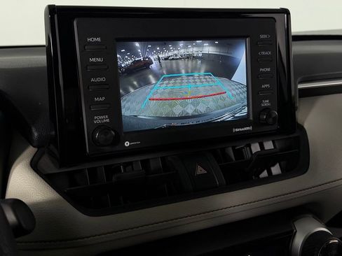 Used 2020 Toyota RAV4 XLE w/ Convenience Package image 18