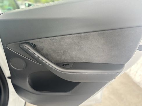 Used 2021 Tesla Model Y Long Range image 23