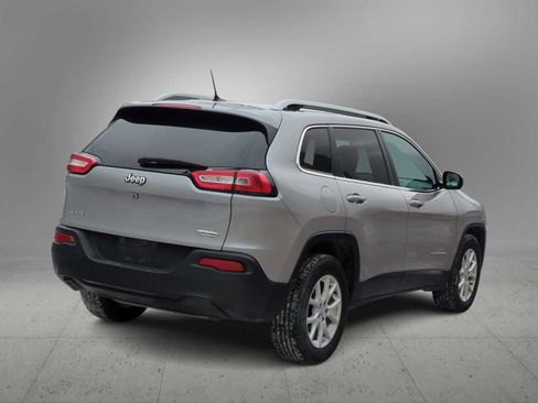 Used 2018 Jeep Cherokee Latitude w/ Cold Weather Group image 8
