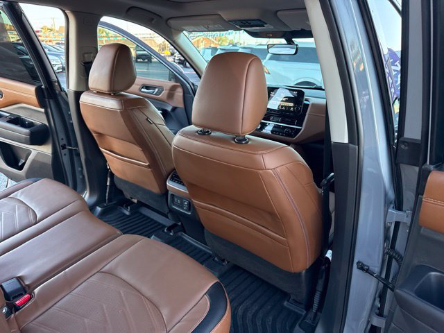 Used 2025 Nissan Pathfinder Platinum w/ Cargo Package AWD/4WD image 39