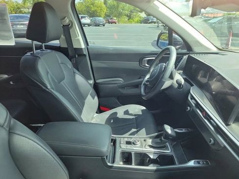 Used 2025 Kia Sorento S image 3