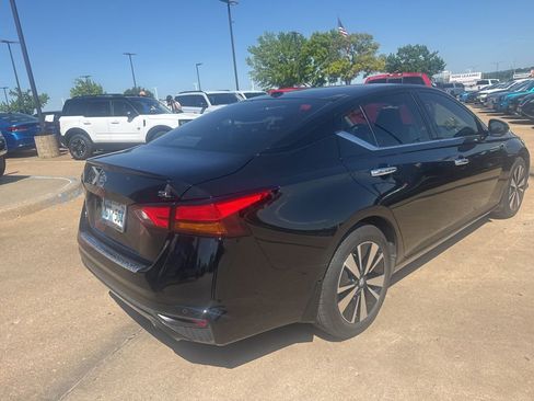 Used 2022 Nissan Altima 2.5 SL FWD image 2