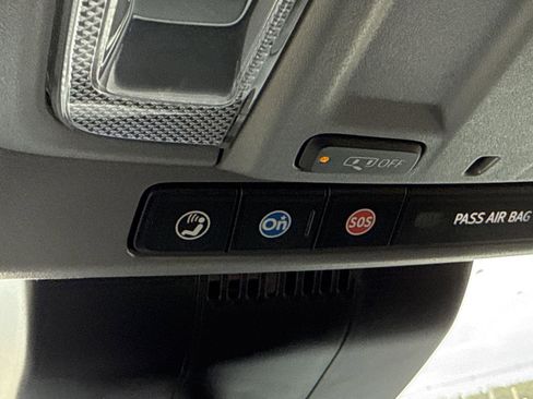 Used 2023 Chevrolet Silverado 1500 Custom image 17