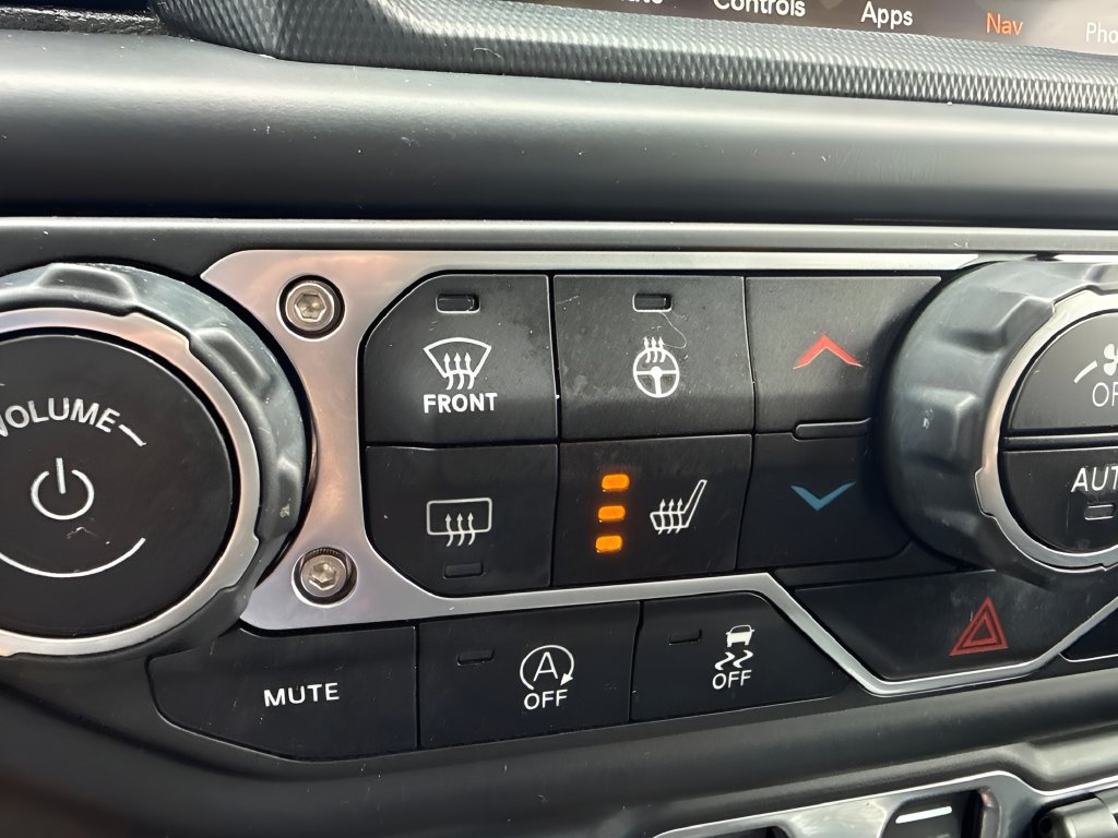 Used 2022 Jeep Wrangler Unlimited Sahara w/ Cold Weather Group AWD/4WD image 19