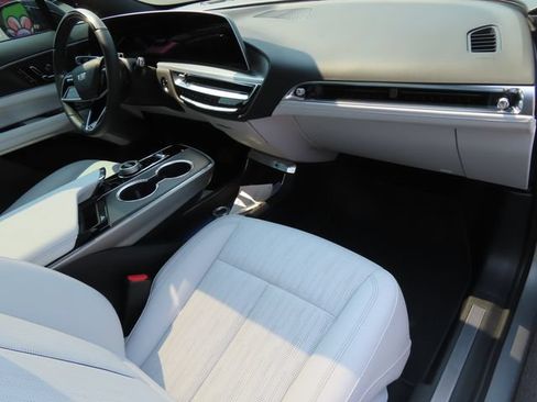Used 2025 Cadillac Lyriq Luxury AWD/4WD image 48