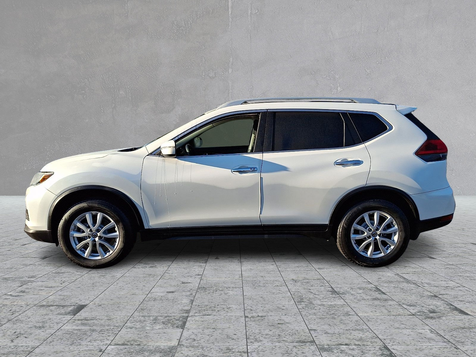 Used 2018 Nissan Rogue SV FWD image 7