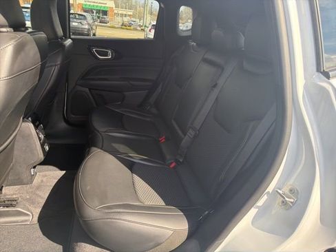Used 2023 Jeep Compass Altitude image 14
