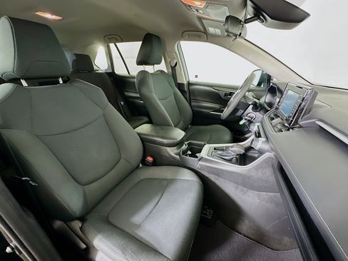 Used 2020 Toyota RAV4 LE image 29