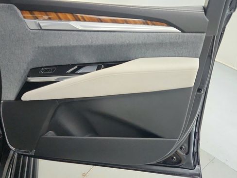 Certified 2026 Cadillac Escalade ESV Platinum Luxury w/ LPO, Floor Liner Package AWD/4WD image 28
