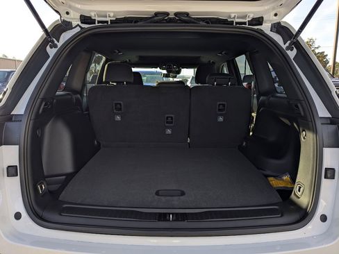 Used 2025 Jeep Grand Cherokee Laredo X w/ Trailer Tow Package image 12