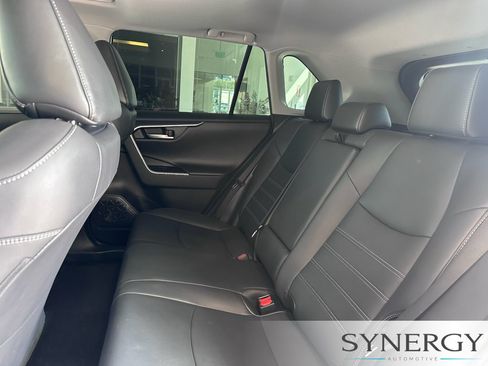 Used 2019 Toyota RAV4 Limited FWD image 27