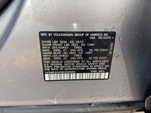 Used 2025 Volkswagen Atlas Cross Sport SE image 29