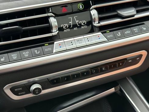 Certified 2022 BMW X7 xDrive40i w/ M Sport Package image 28