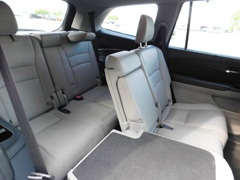 Used 2021 Honda Pilot Special Edition image 4