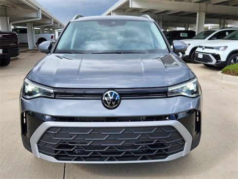 New 2025 Volkswagen Taos SE image 5