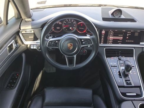 Used 2019 Porsche Panamera GTS image 17