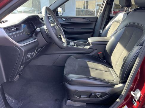 Certified 2023 Jeep Grand Cherokee L Altitude image 9