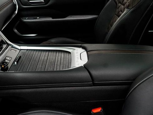 Used 2025 Nissan Armada Platinum image 20