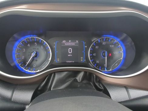 Used 2018 Chrysler Pacifica Touring-L w/ Tire & Wheel Group image 31