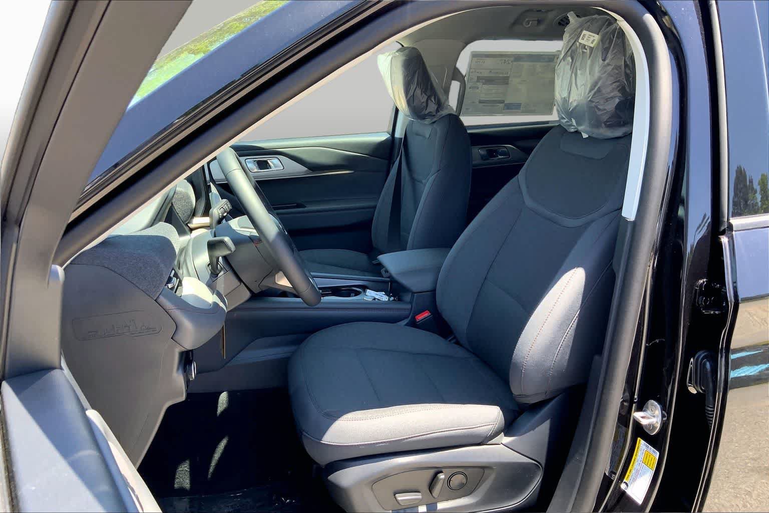 New 2026 Ford Explorer Active RWD image 9