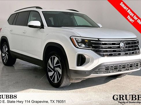Used 2025 Volkswagen Atlas SE image 1