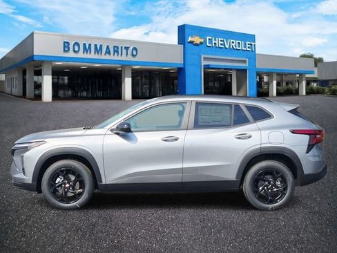 New 2026 Chevrolet Trax LT w/ Driver Confidence Package FWD image 2