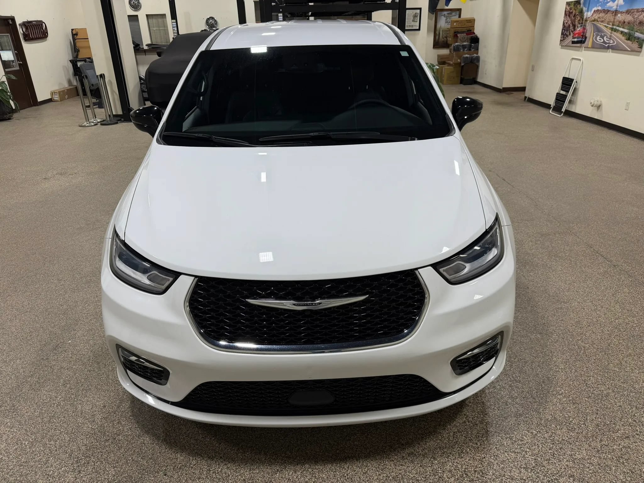 Used 2025 Chrysler Pacifica Select FWD image 11