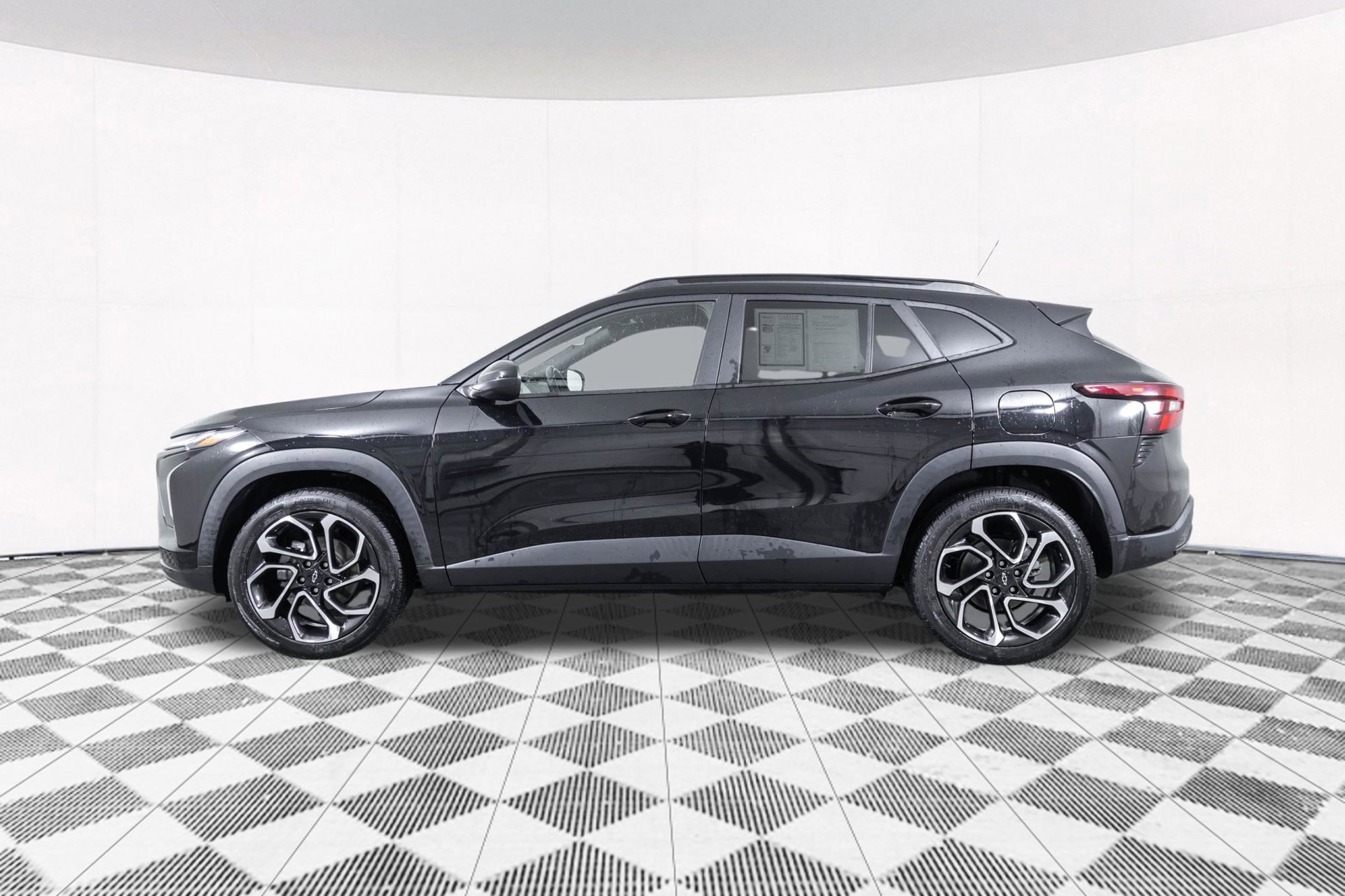 Used 2024 Chevrolet Trax RS w/ Sunroof Package FWD image 13