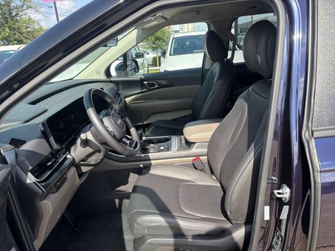 Used 2026 Kia Carnival FWD image 29