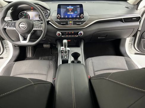 Used 2025 Nissan Altima 2.5 SV FWD image 38